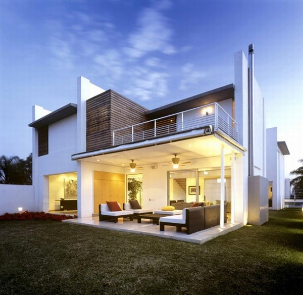Modern House Design in Guadalajara, Mexico - Right Side View